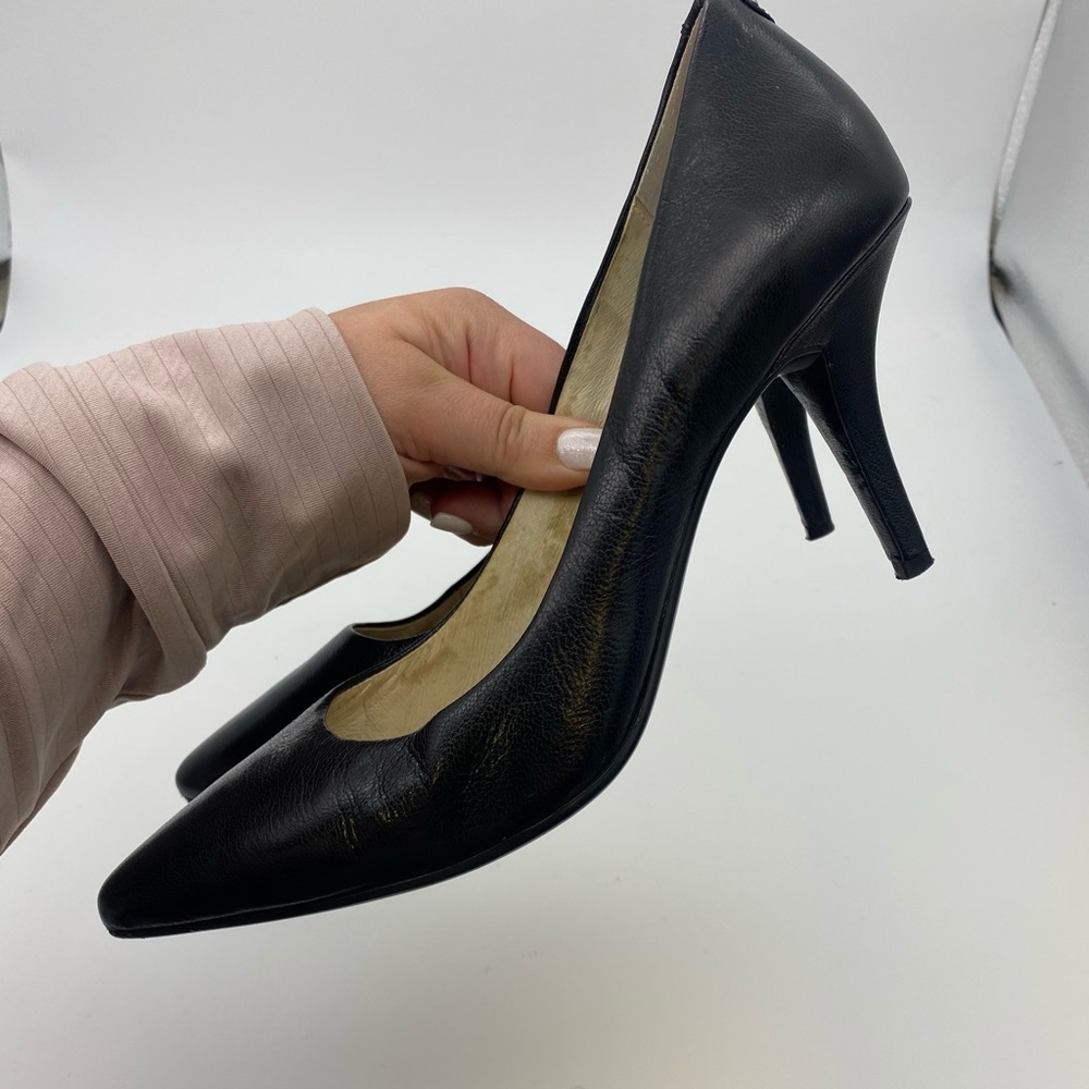 Michael Kors Pointed Toe Leather Pumps 8 - Picture 11 of 11